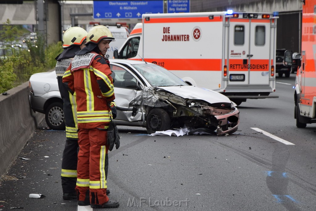 VU Auffahrunfall A 3 Rich Oberhausen kurz vor AS Koeln Dellbrueck P142.JPG - Miklos Laubert